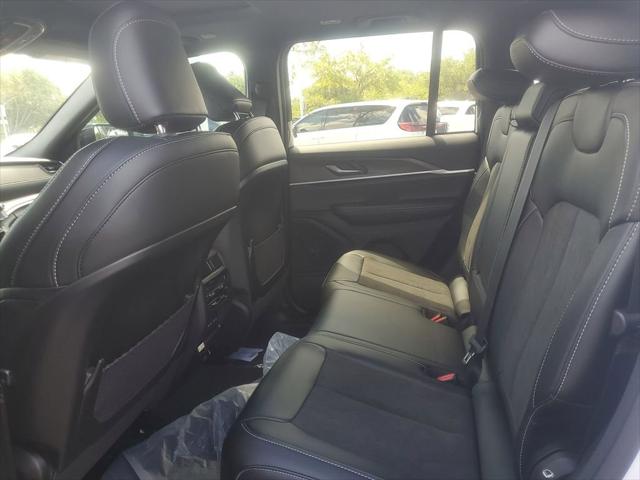 2026 Jeep Grand Cherokee Altitude 4x2