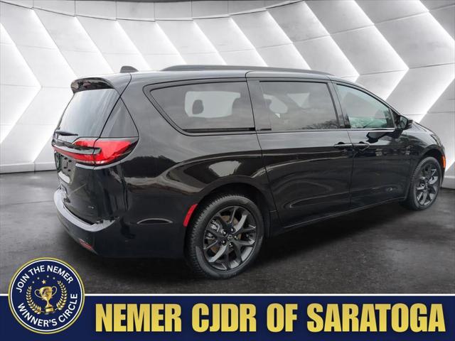 2026 Chrysler Pacifica Select AWD
