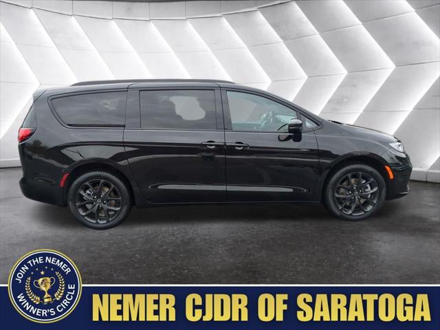 2026 Chrysler Pacifica Select AWD