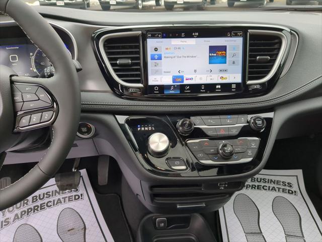 2026 Chrysler Pacifica Select AWD