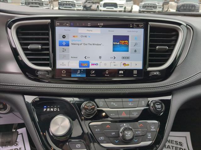 2026 Chrysler Pacifica Select AWD