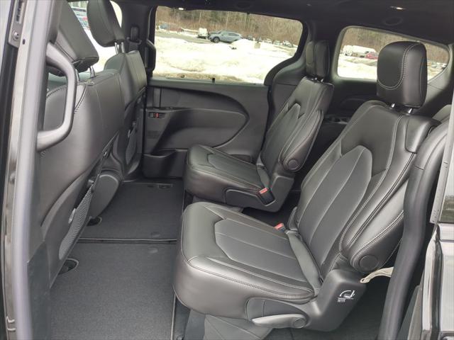 2026 Chrysler Pacifica Select AWD