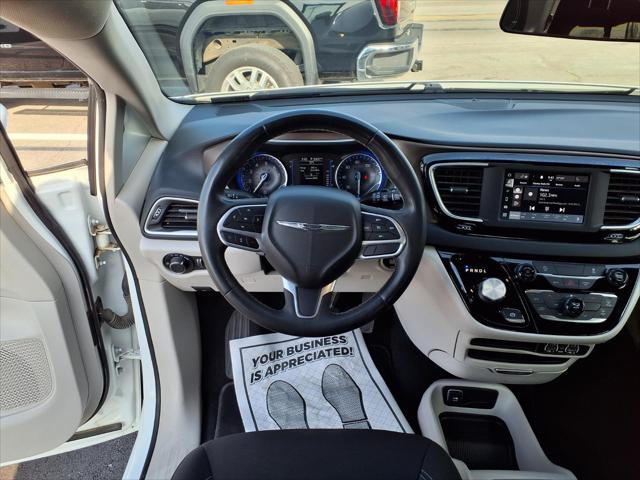 2022 Chrysler Voyager LX