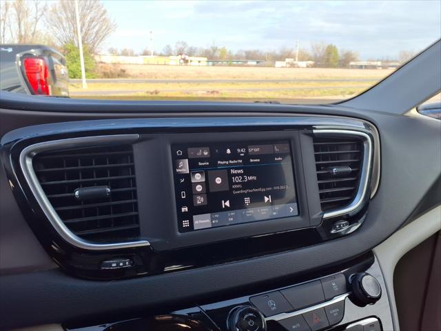 2022 Chrysler Voyager LX