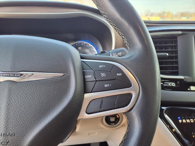 2022 Chrysler Voyager LX
