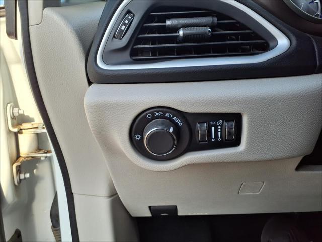 2022 Chrysler Voyager LX