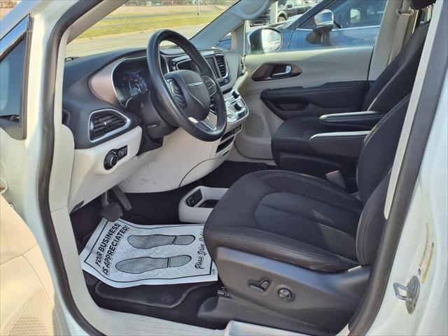 2022 Chrysler Voyager LX