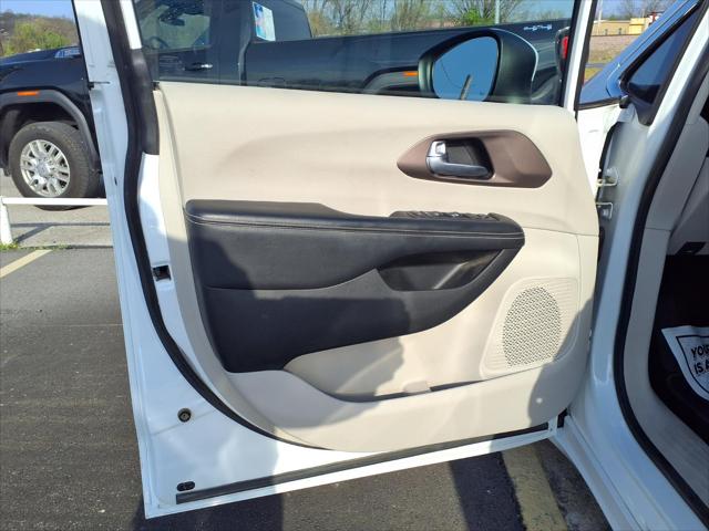 2022 Chrysler Voyager LX