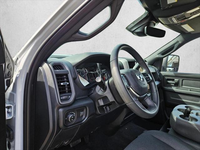 2026 RAM Ram 2500 RAM 2500 BLACK EXPRESS CREW CAB 4X4 64 BOX