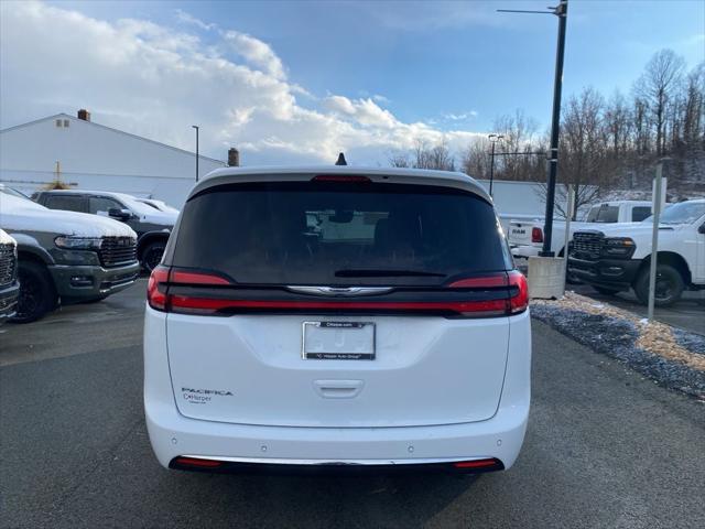 2024 Chrysler Pacifica Touring L 2024 Chrysler Pacifica Touring L