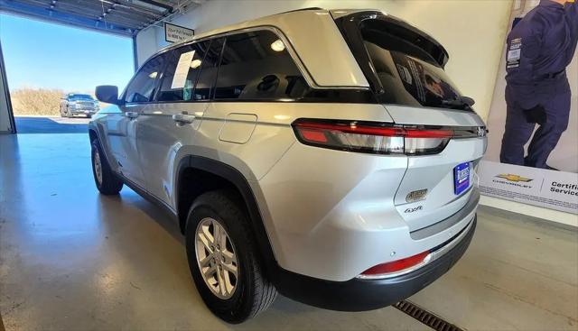 2023 Jeep Grand Cherokee Laredo 4x4
