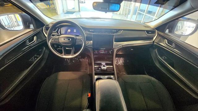 2023 Jeep Grand Cherokee Laredo 4x4