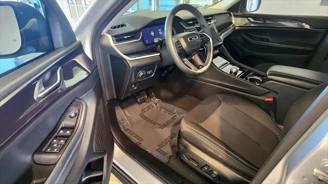 2023 Jeep Grand Cherokee Laredo 4x4