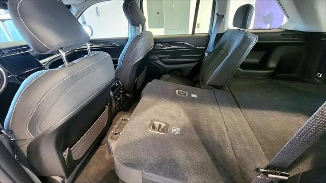2023 Jeep Grand Cherokee Laredo 4x4