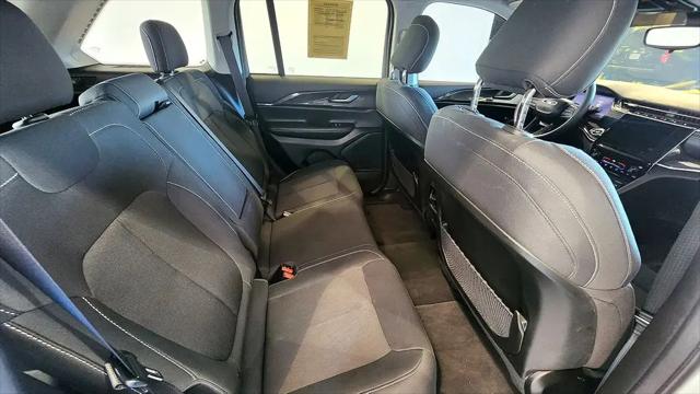 2023 Jeep Grand Cherokee Laredo 4x4