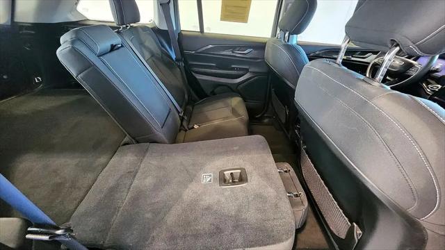 2023 Jeep Grand Cherokee Laredo 4x4
