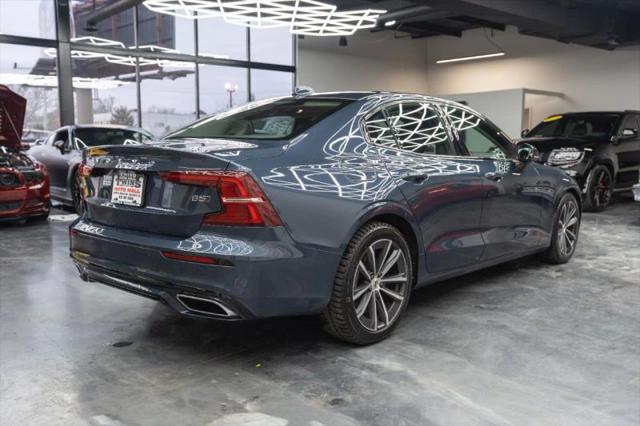 2022 Volvo S60 B5 Momentum