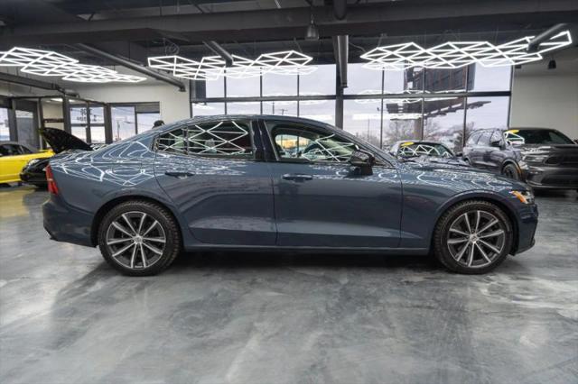 2022 Volvo S60 B5 Momentum