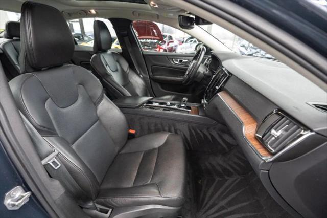 2022 Volvo S60 B5 Momentum