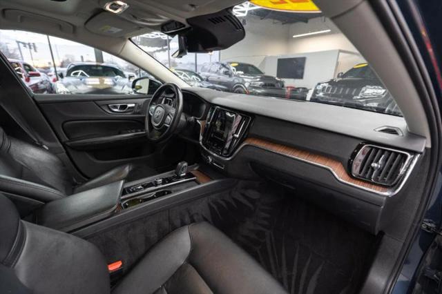 2022 Volvo S60 B5 Momentum
