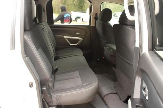 2017 Nissan Titan SV