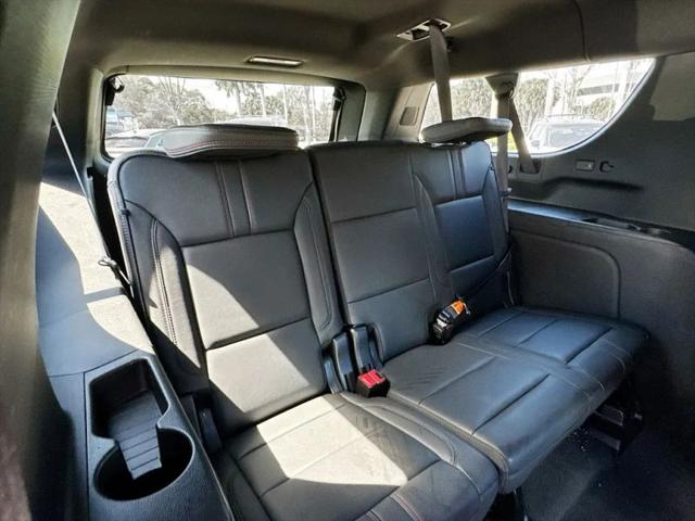 2022 Chevrolet Suburban 4WD RST