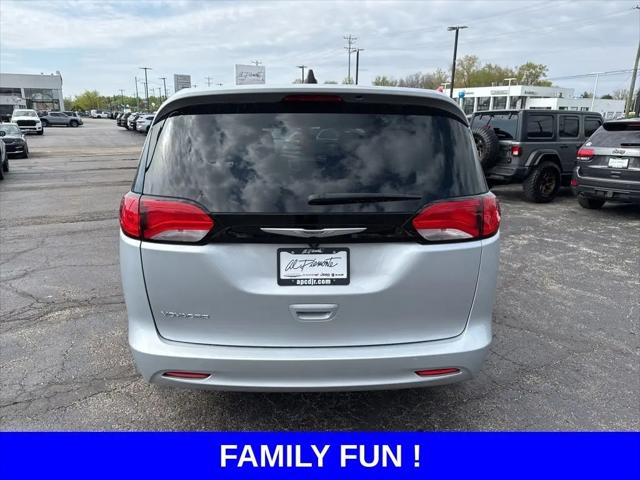 2022 Chrysler Voyager LX