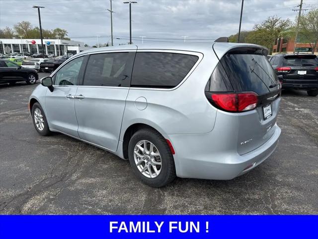 2022 Chrysler Voyager LX