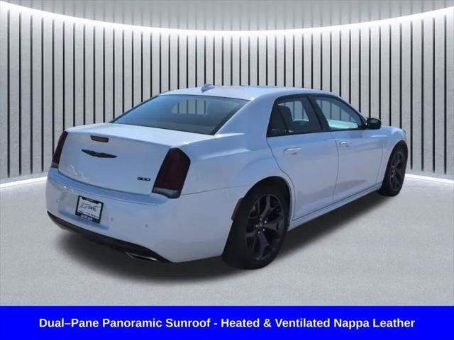 2023 Chrysler 300 Touring-L
