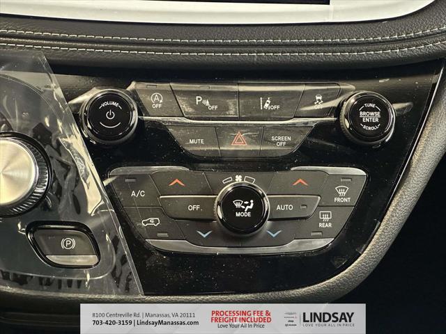 2026 Chrysler Pacifica Select