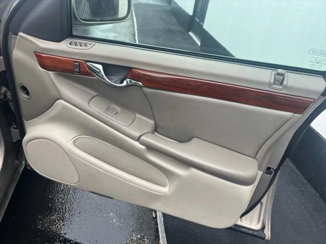 2001 Cadillac DeVille Standard w/W20