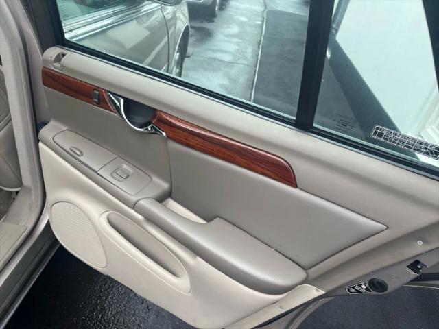 2001 Cadillac DeVille Standard w/W20