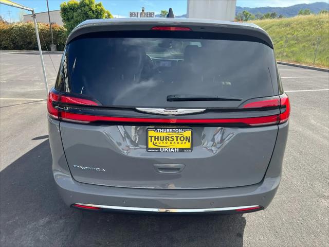 2025 Chrysler Pacifica Select
