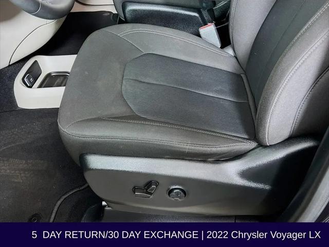 2022 Chrysler Voyager LX