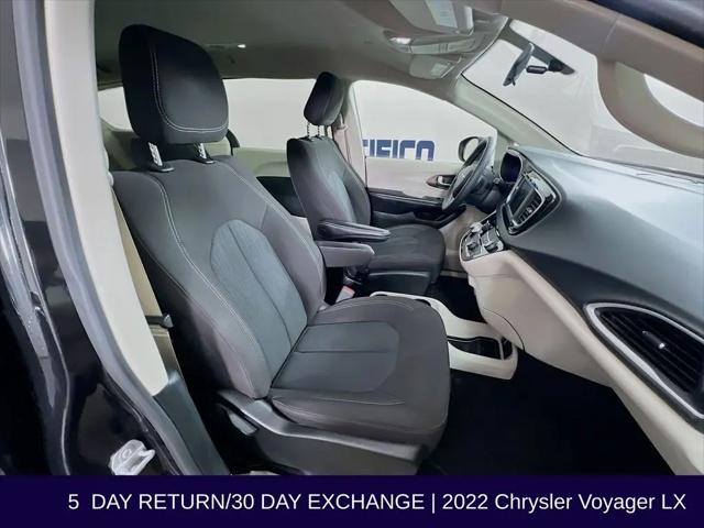 2022 Chrysler Voyager LX