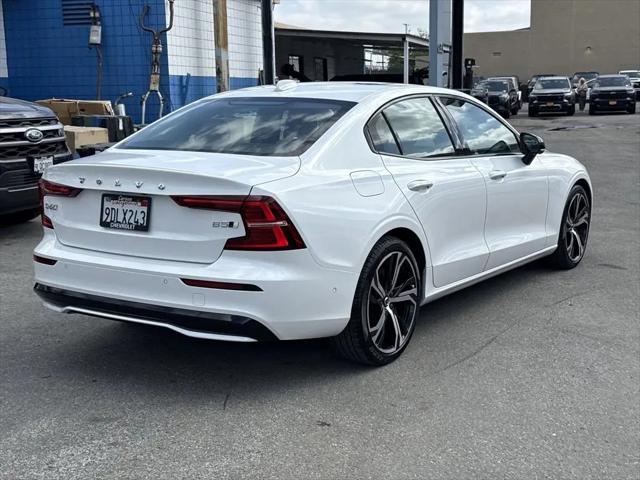 2023 Volvo S60 B5 Plus Dark Theme
