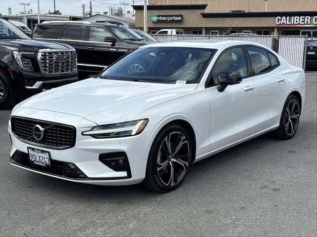 2023 Volvo S60 B5 Plus Dark Theme