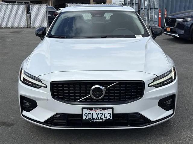 2023 Volvo S60 B5 Plus Dark Theme