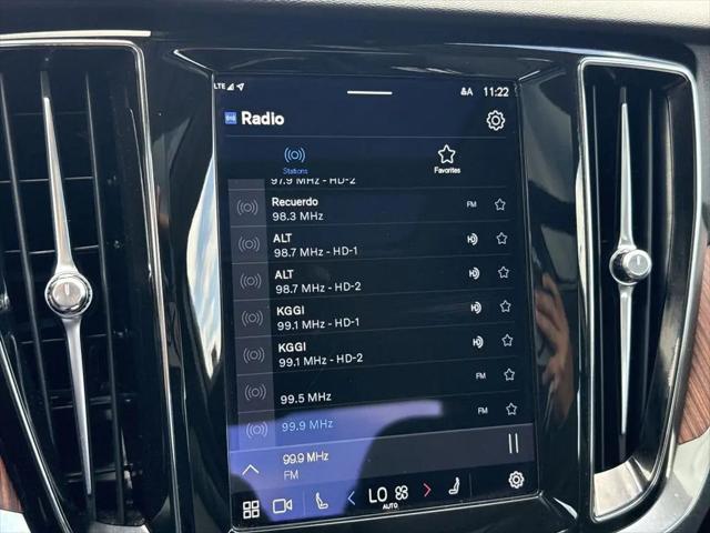 2023 Volvo S60 B5 Plus Dark Theme