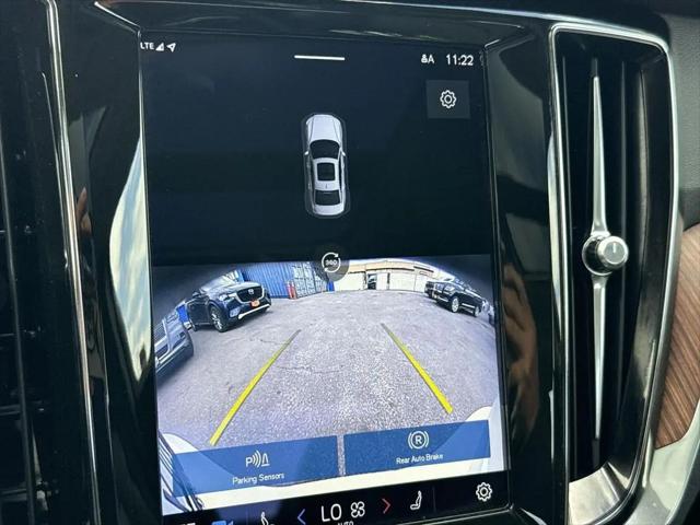 2023 Volvo S60 B5 Plus Dark Theme