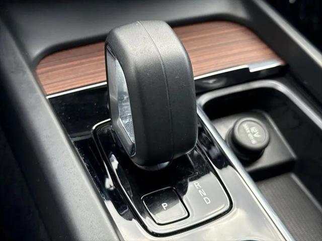 2023 Volvo S60 B5 Plus Dark Theme