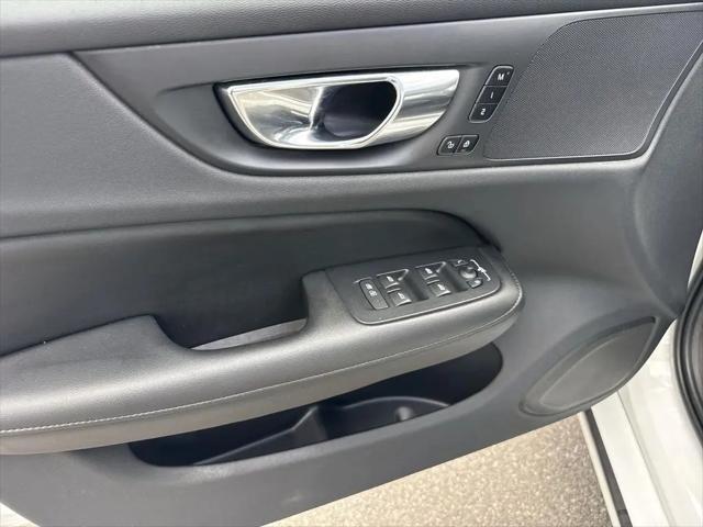 2023 Volvo S60 B5 Plus Dark Theme