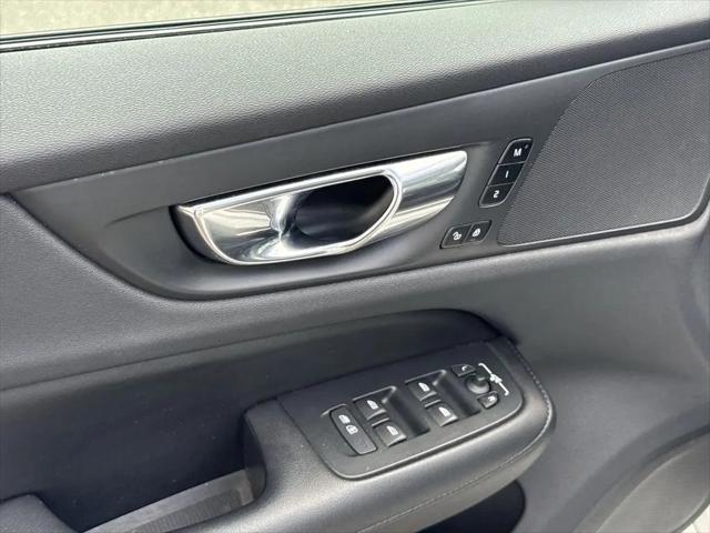 2023 Volvo S60 B5 Plus Dark Theme