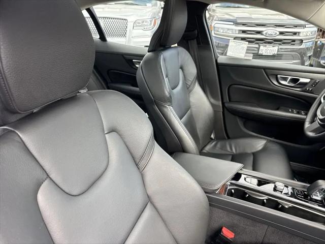 2023 Volvo S60 B5 Plus Dark Theme