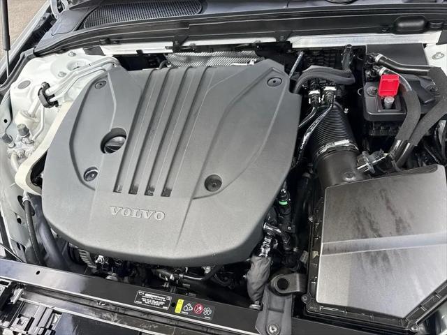 2023 Volvo S60 B5 Plus Dark Theme