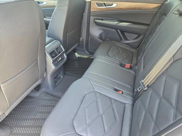 2026 Volkswagen Atlas SE with Technology