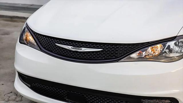 2024 Chrysler Voyager LX