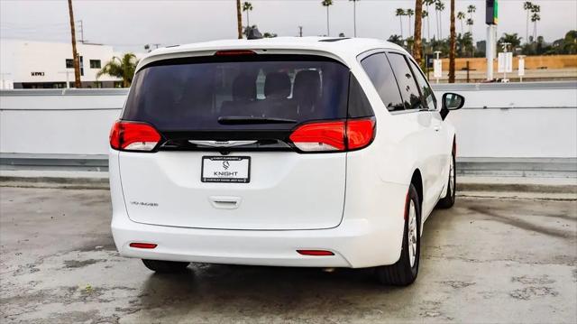 2024 Chrysler Voyager LX