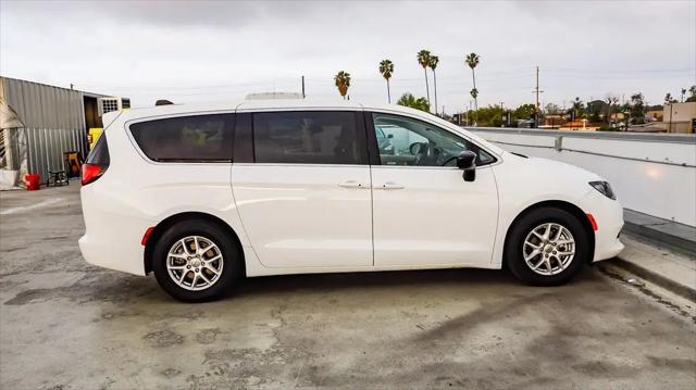 2024 Chrysler Voyager LX