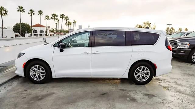 2024 Chrysler Voyager LX